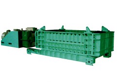 Toothed roll crusher